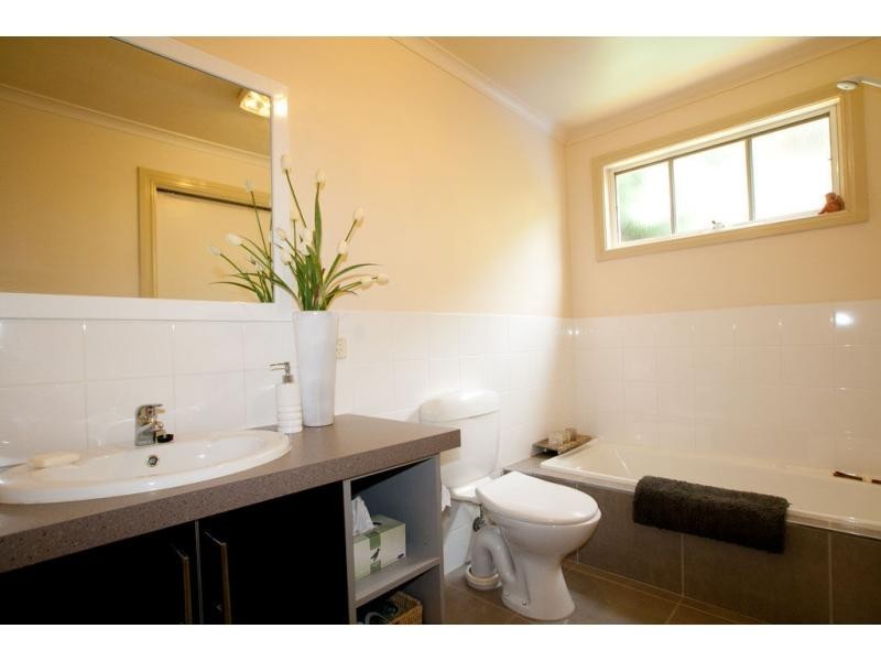 Flora Hill VIC 3550