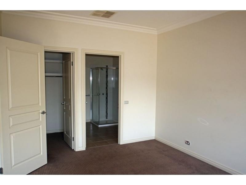 11b Gumnut Rise, Strathdale VIC 3550