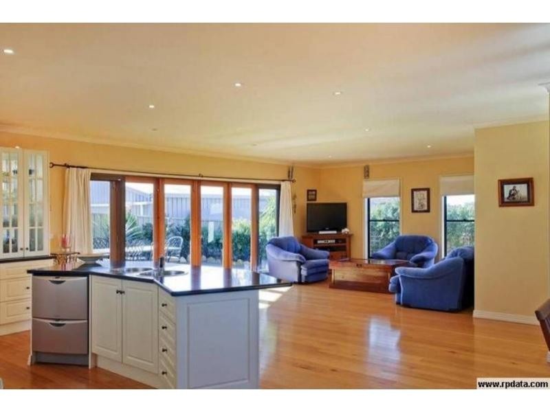 2/11 Hines Court, Kangaroo Flat VIC 3555