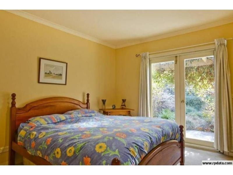 2/11 Hines Court, Kangaroo Flat VIC 3555