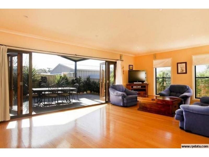 2/11 Hines Court, Kangaroo Flat VIC 3555
