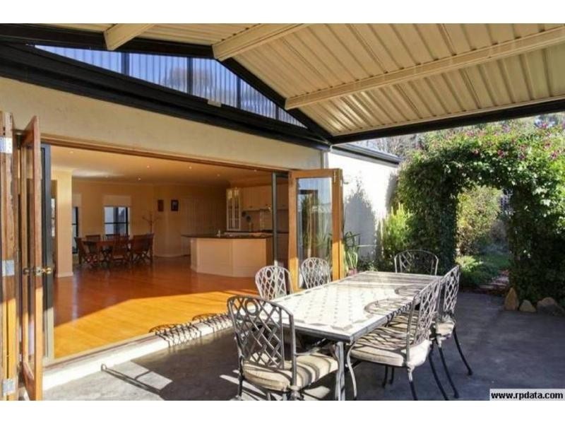 2/11 Hines Court, Kangaroo Flat VIC 3555