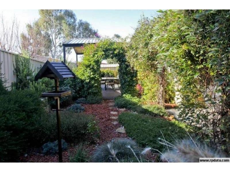 2/11 Hines Court, Kangaroo Flat VIC 3555