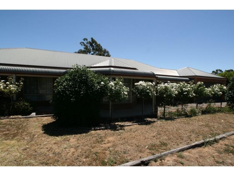 73 Pioneer Drive, Maiden Gully VIC 3551