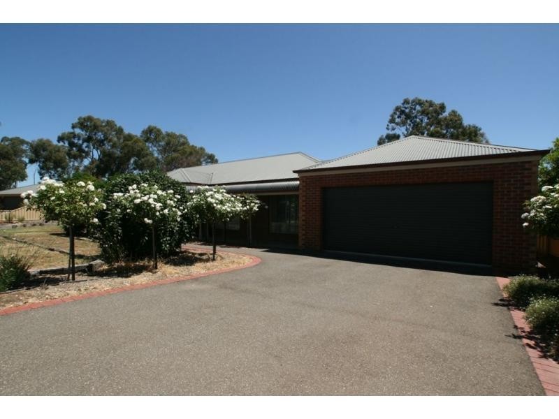 73 Pioneer Drive, Maiden Gully VIC 3551