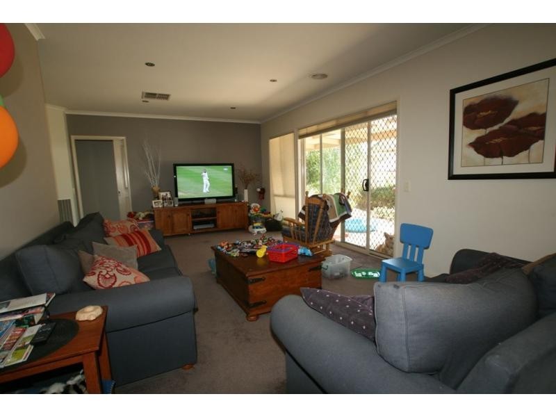 73 Pioneer Drive, Maiden Gully VIC 3551