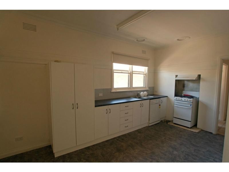 16 Woods Street, Kennington VIC 3550