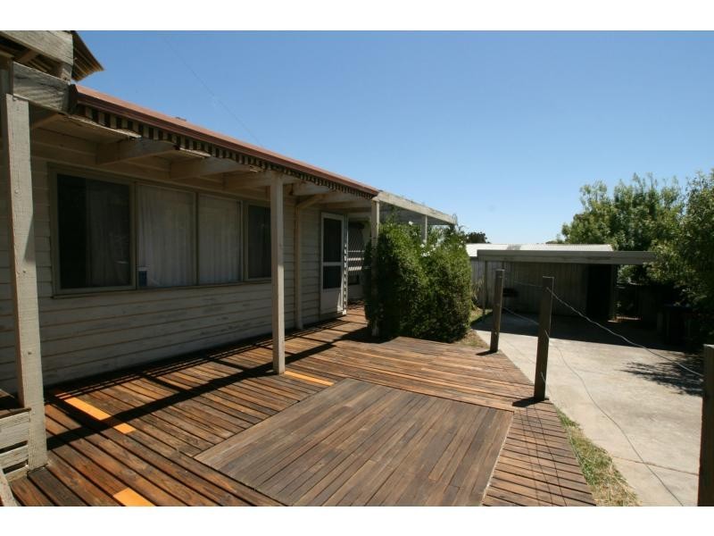 16 Woods Street, Kennington VIC 3550