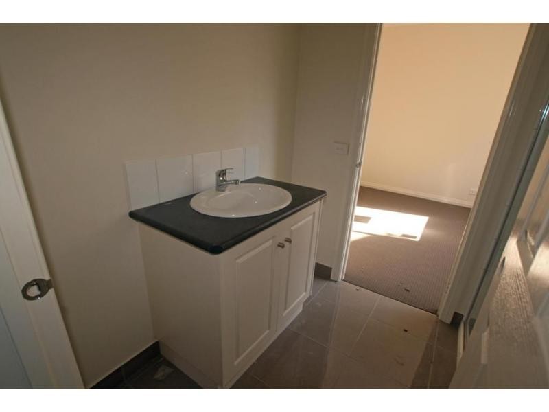 36 Friswell Avenue, Flora Hill VIC 3550