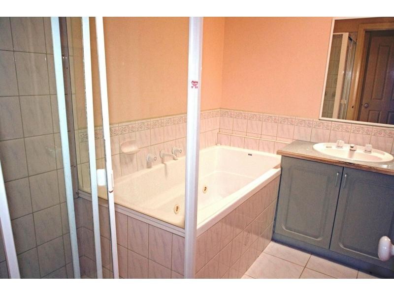 Unit 3/3 Mckay Crescent, Strathdale VIC 3550