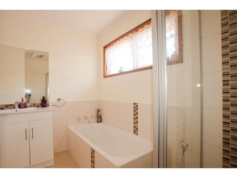 8 Pearce Street, California Gully VIC 3556