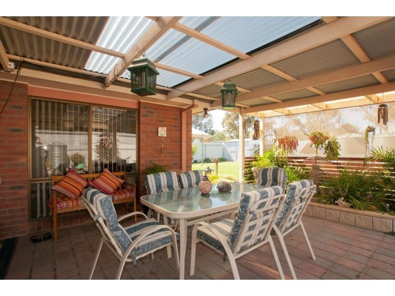 8 Pearce Street, California Gully VIC 3556