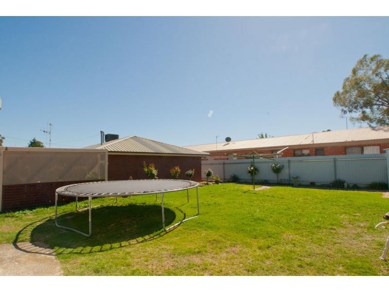 8 Pearce Street, California Gully VIC 3556