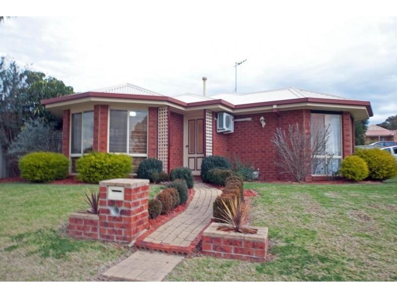31 Pattison Drive, Kangaroo Flat VIC 3555