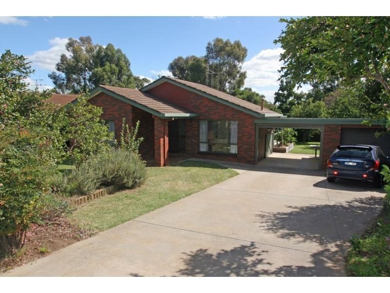 25 Cheriton Drive, Strathdale VIC 3550