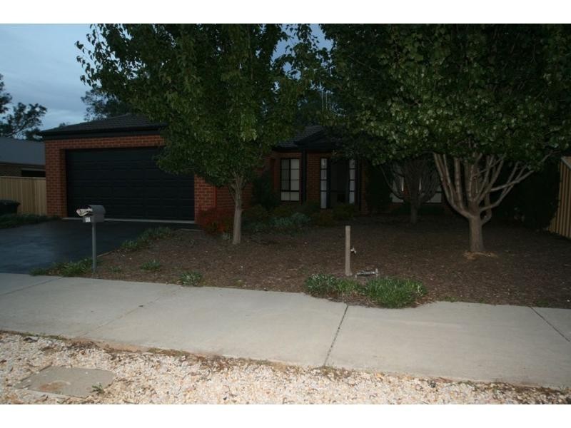 17 Bassett Drive, Strathfieldsaye VIC 3551