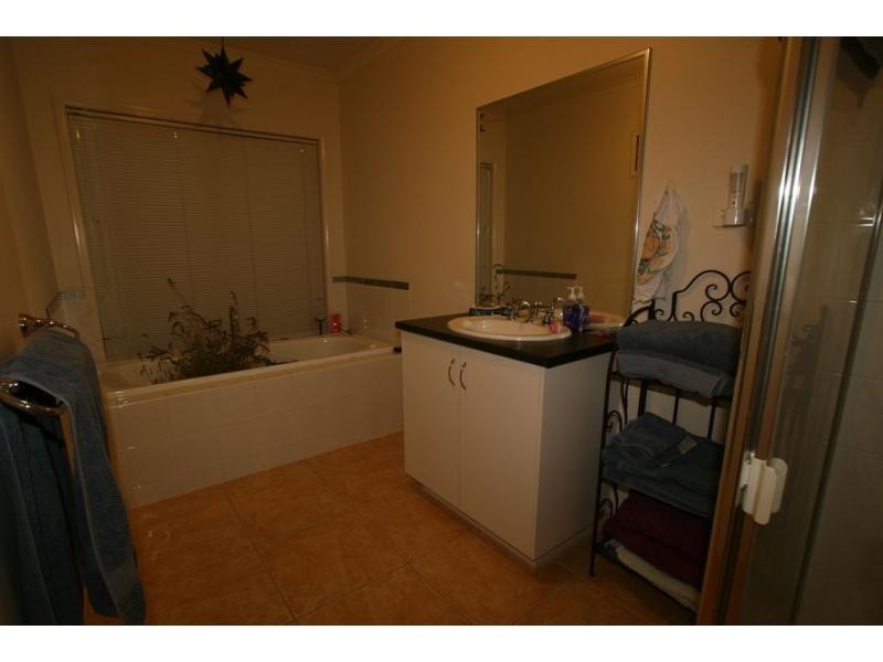 17 Bassett Drive, Strathfieldsaye VIC 3551