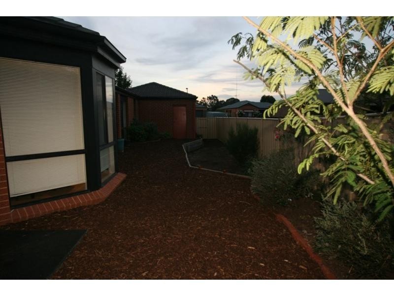 17 Bassett Drive, Strathfieldsaye VIC 3551