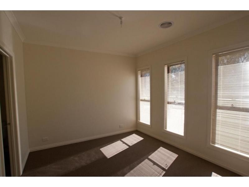 28 Friswell Avenue, Flora Hill VIC 3550