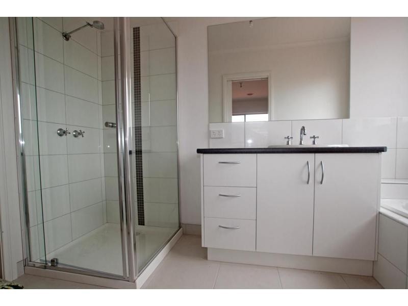 18 Victoria Street, Kangaroo Flat VIC 3555