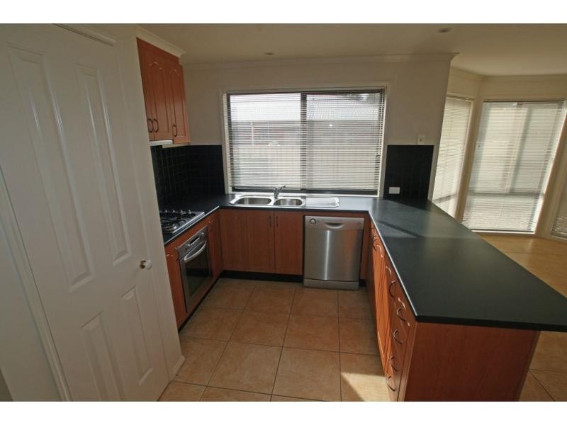 17 Bassett Drive, Strathfieldsaye VIC 3551