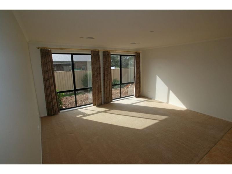 17 Bassett Drive, Strathfieldsaye VIC 3551