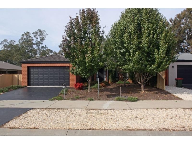 17 Bassett Drive, Strathfieldsaye VIC 3551