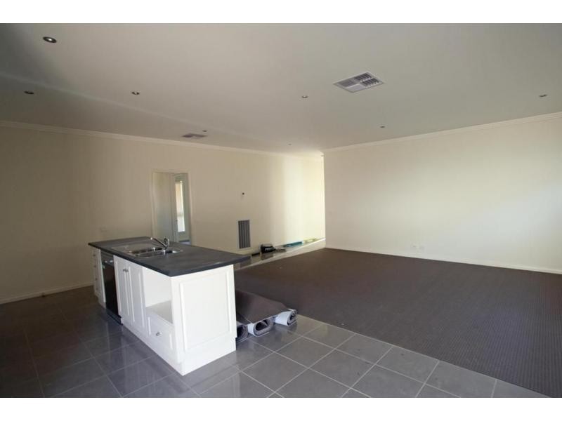 28 Friswell Avenue, Flora Hill VIC 3550