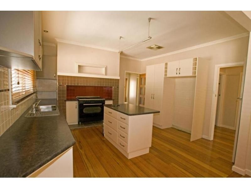 10 Albion Street, Kennington VIC 3550