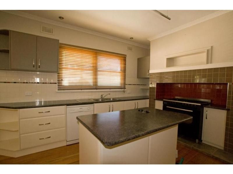 10 Albion Street, Kennington VIC 3550