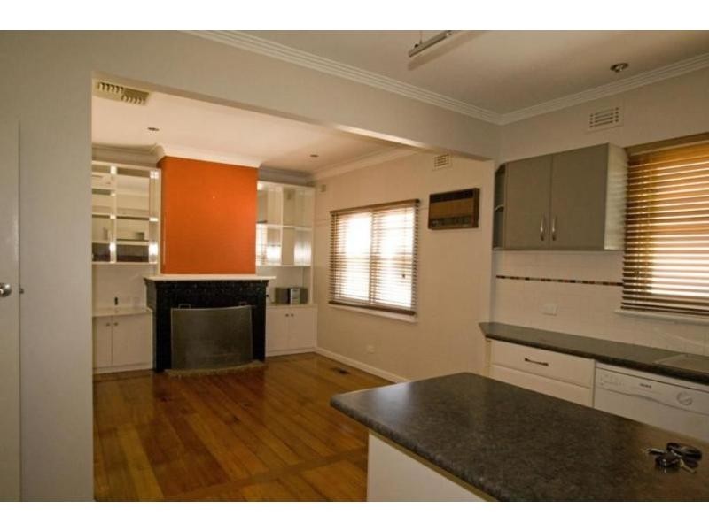 10 Albion Street, Kennington VIC 3550