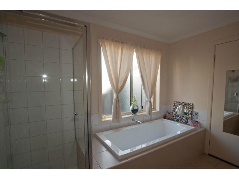 17 Esler Street, California Gully VIC 3556