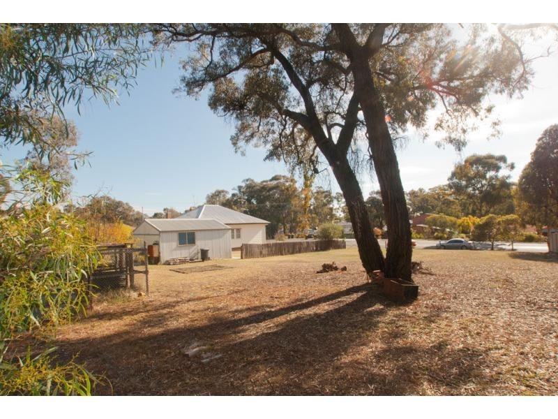11 Lawson Street, Spring Gully VIC 3550