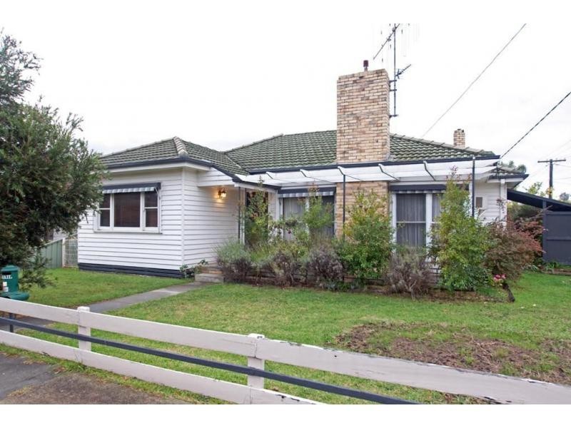 8 Derna Court, Golden Square VIC 3555