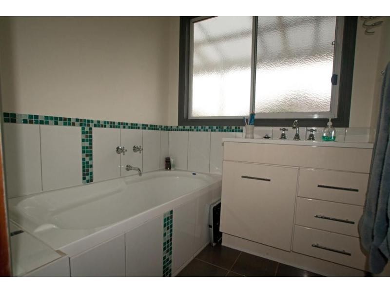 8 Derna Court, Golden Square VIC 3555