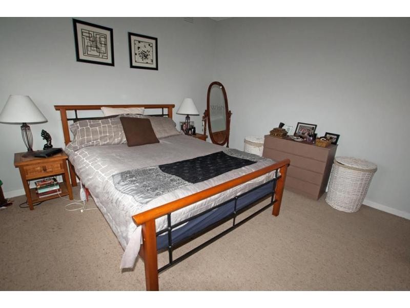 8 Derna Court, Golden Square VIC 3555