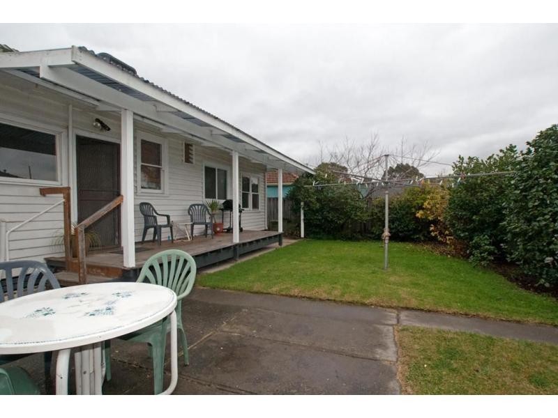 8 Derna Court, Golden Square VIC 3555