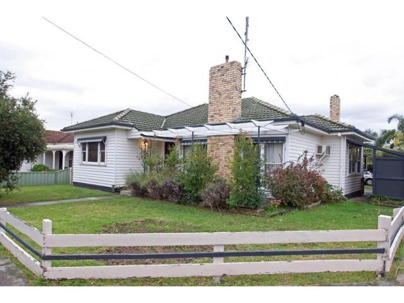 8 Derna Court, Golden Square VIC 3555