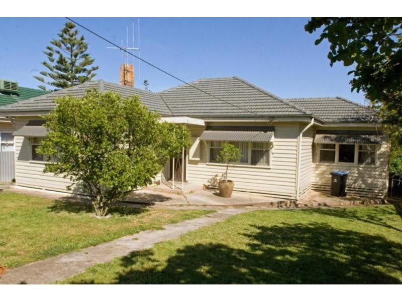 10 Albion Street, Kennington VIC 3550