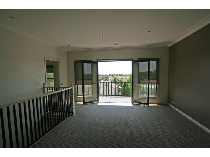 11 Gumnut Rise, Strathdale VIC 3550