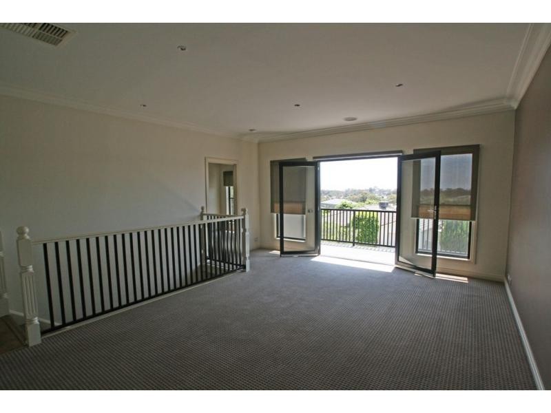 11 Gumnut Rise, Strathdale VIC 3550