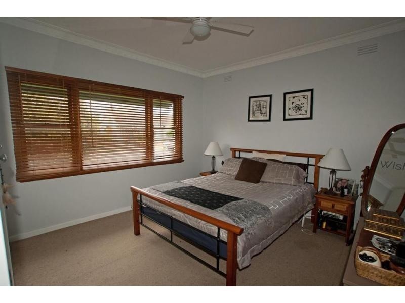 8. Derna Court, Golden Square VIC 3555