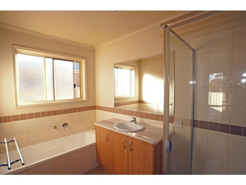 32 Elizabeth Street, Kangaroo Flat VIC 3555