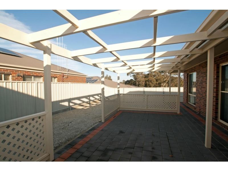 32 Elizabeth Street, Kangaroo Flat VIC 3555