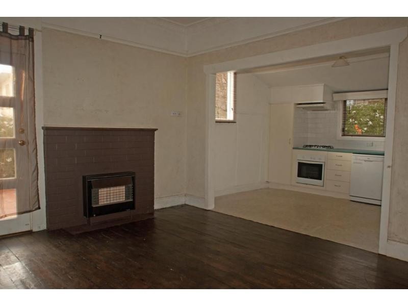 11 Graham Street, Quarry Hill VIC 3550