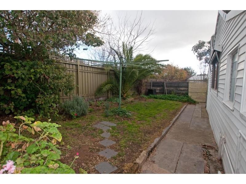 11 Graham Street, Quarry Hill VIC 3550