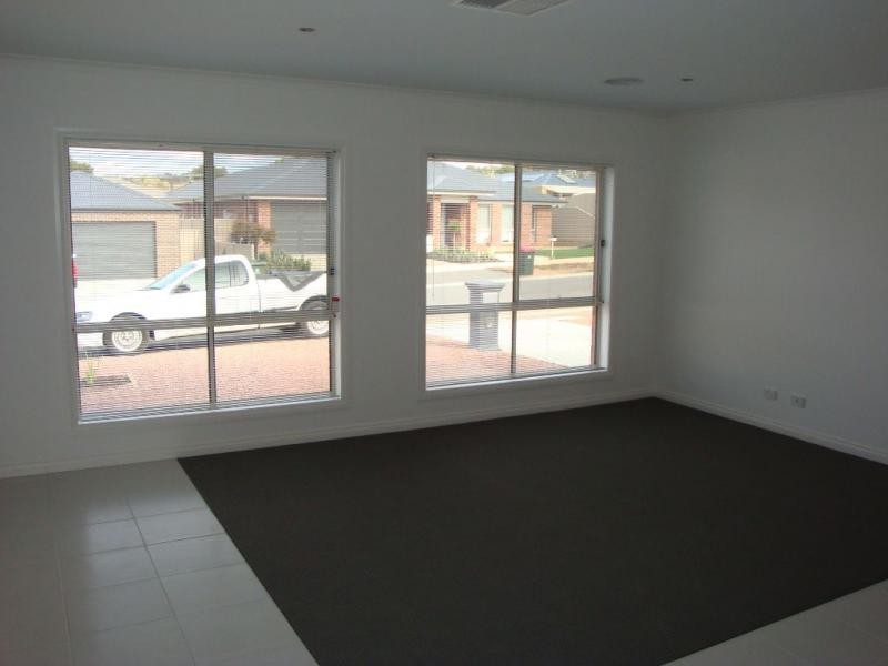 16 Victoria Avenue, Kangaroo Flat VIC 3555