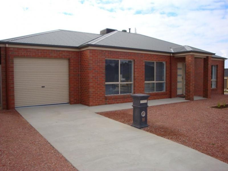 16 Victoria Avenue, Kangaroo Flat VIC 3555