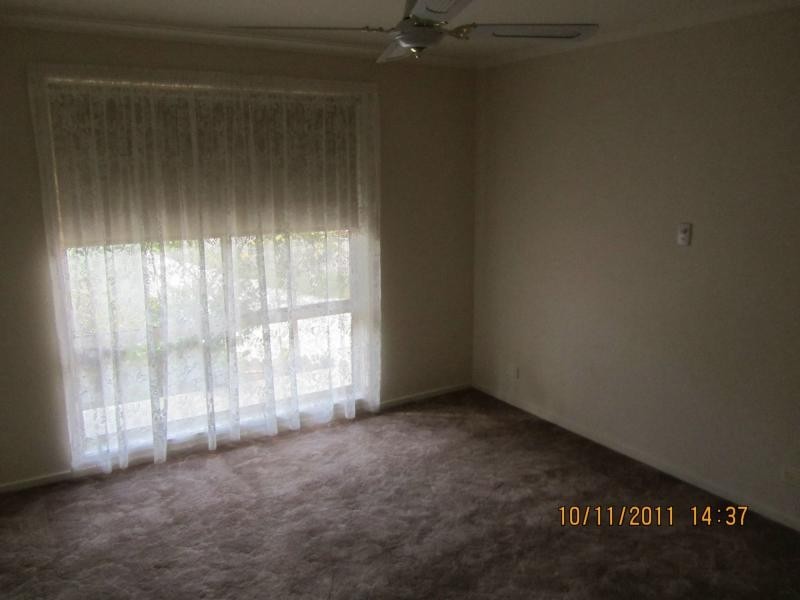 2/21 Davey Close, Flora Hill VIC 3550