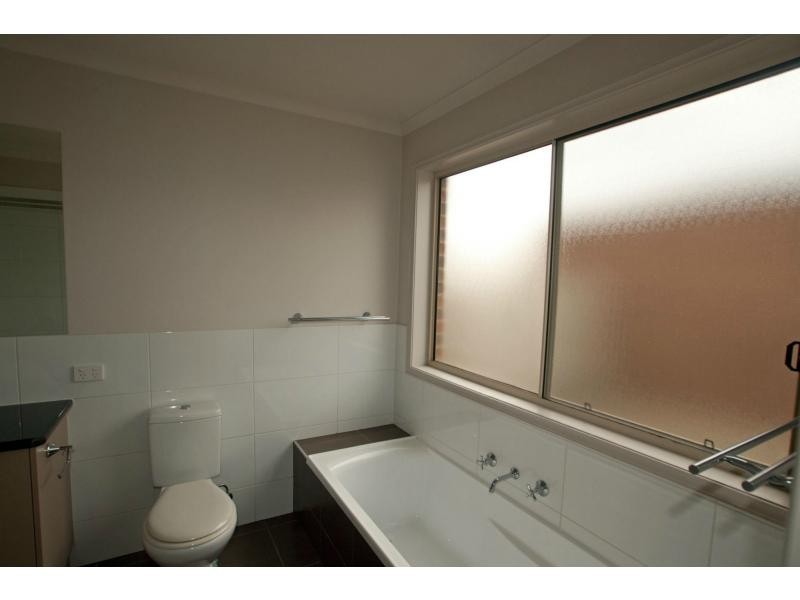 18B Elizabeth Street, Kangaroo Flat VIC 3555